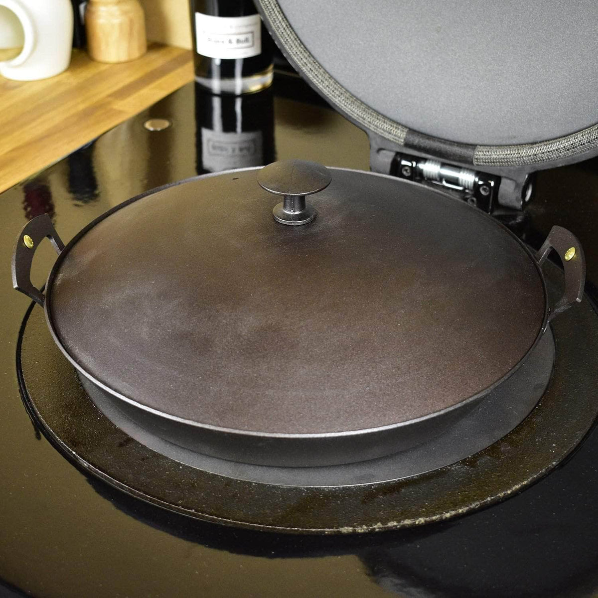 *Not quite perfect* Spun Iron 12&quot; Prospector Pan With lid