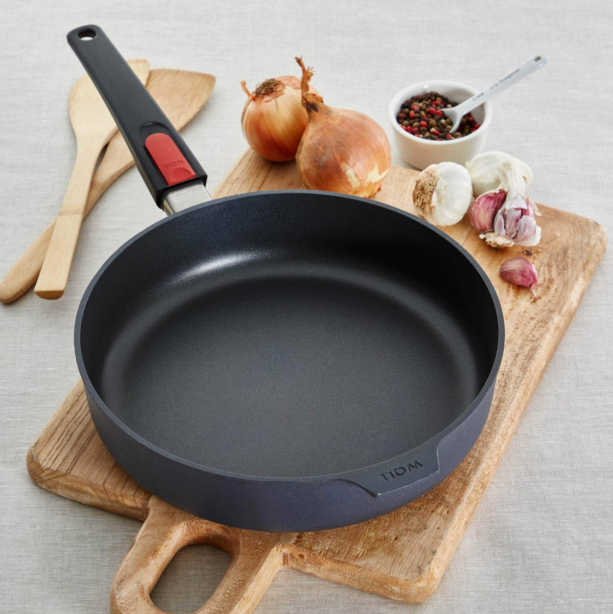 The best frying pan for use with range cookers. Oven &amp; dishwasher safe!