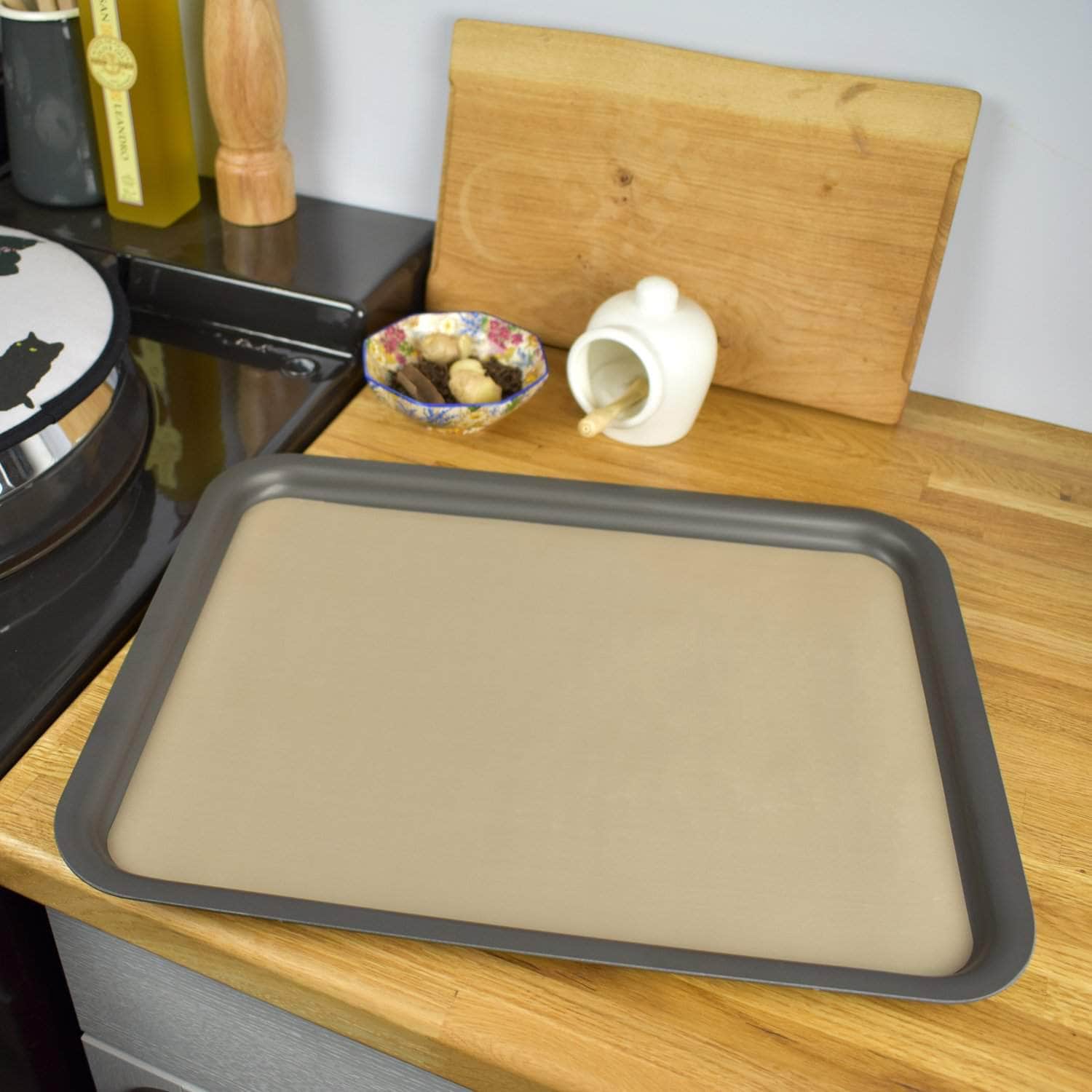 Non-stick liner for 'full oven' size baking tray or cold shelf