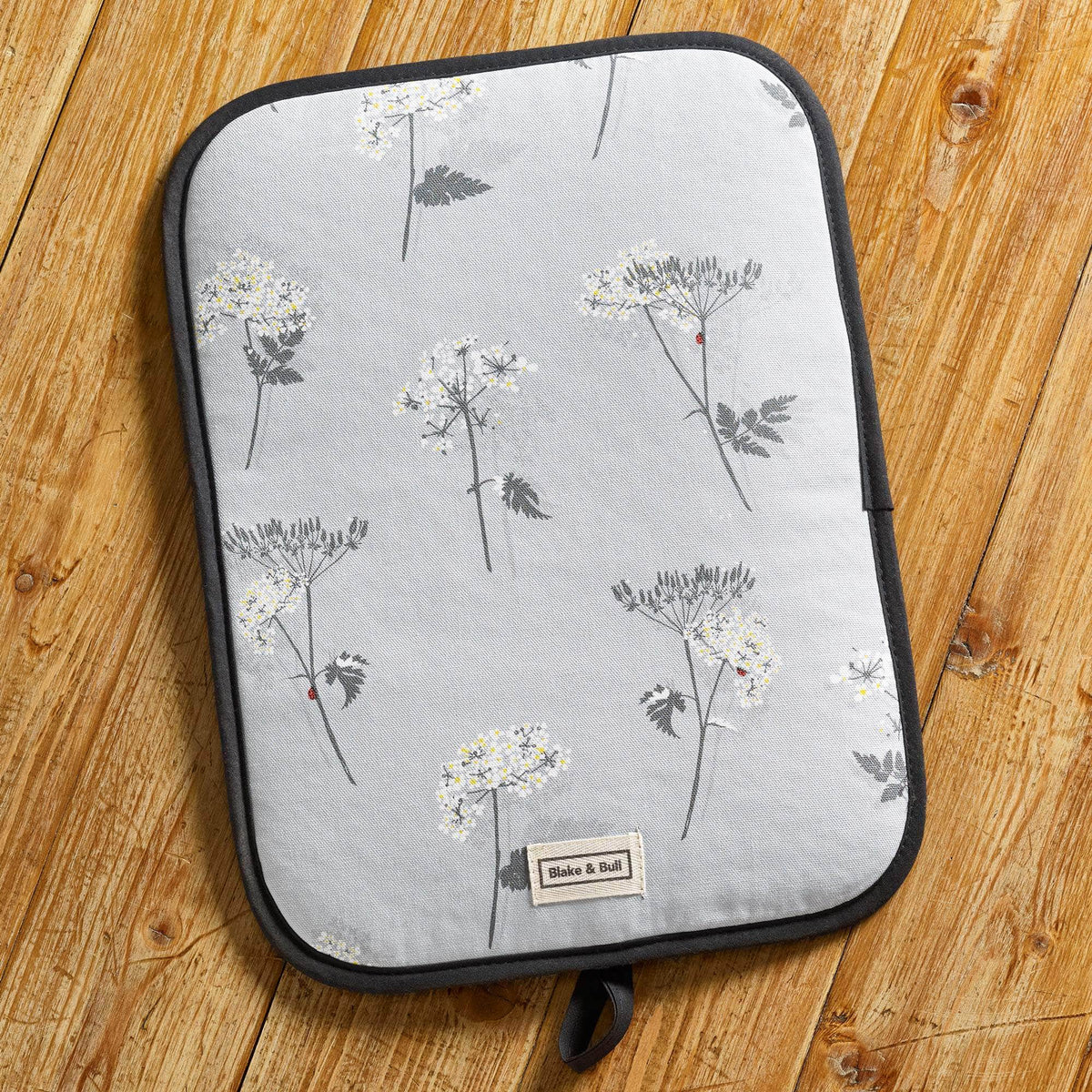 Chefs pad with loop for use with Rayburn &#39;400&#39; series range cooker - &#39;Cow Parsley&#39;