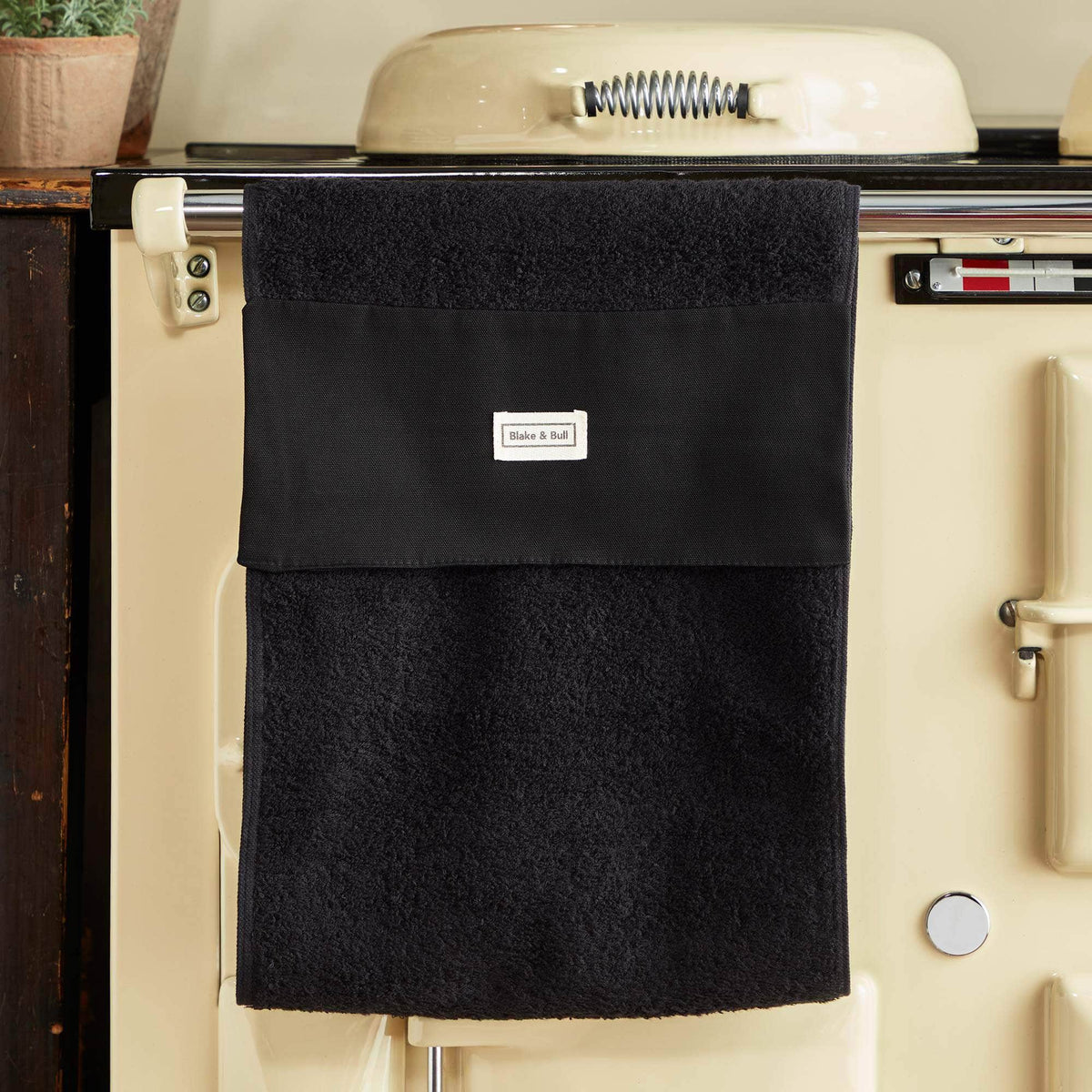 Narrow (32 cm) hanging towel with velcro attachment - &#39;All Black&#39;