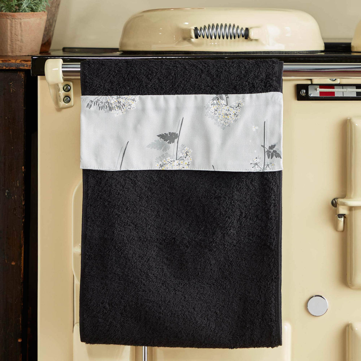 Narrow (32 cm) hanging towel with velcro attachment - &#39;Cow Parsley&#39;